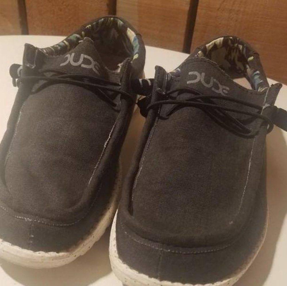 HEY DUDE! Wally mens shoe *SIZE 8* BUT RUN SMALL